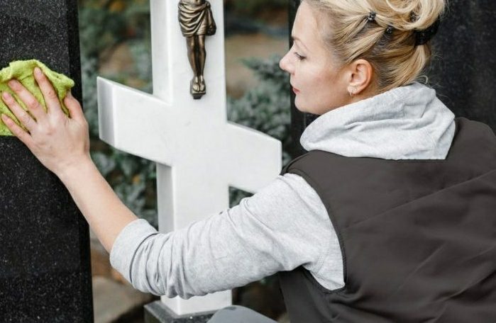 Уход за могилой